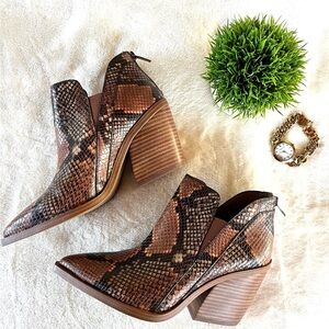 VINCE CAMUTO⚡️ Snakeskin Ankle Boots
